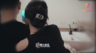 中英字幕趁姐姐不在家勾引姐夫