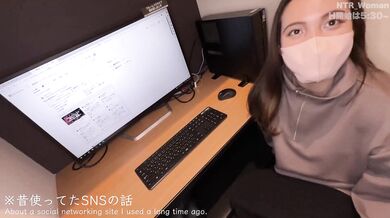 【ネカフェ/大量中出し】中出しした後も連続高速バック!! ネカフェの密室で寝取られる美人妻さん♪ AVを見ながら同じ動きでする騎乗位がエロすぎる♡　個人撮影 素人 ハメ撮り 人妻 NTR 中出し 変態