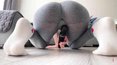 Extreme Multiple Squirt, Cumming Ass In Tight Leggings