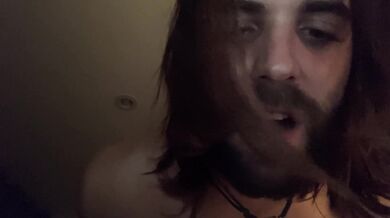 Guapo español y heterosexual me susurra mientras y me mira fijamente mientras me folla