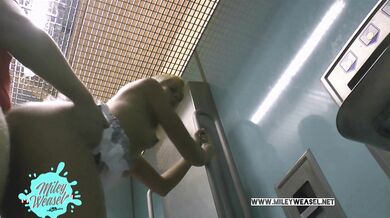 Versaute deutsche Schlampe lässt sich an der Autobahn von LKW Fahrer ficken