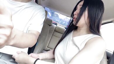 台灣uber載到淫蕩妹子在車上無套幹她再口爆Uber driver meet a horny girl fuck her without condom & Cum in mouth
