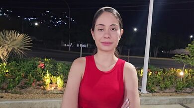 Hermosa chica la dejan plantada en la calle y le ofrezco mi ayuda para llevarla a su casa