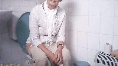granny piss on toilet