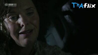 Elena Uhlig Underwear Scene in Vier Frauen Und Ein Todesfall