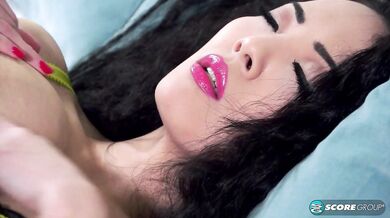 A Sharp Girl With Soft Curves - Hitomi Tanaka