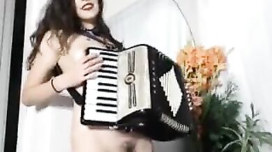 Audrey plays music and masturbates in webcam show 2016-07-19