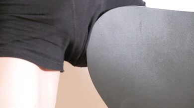 パンツの上からギンギン勃起ちんぽ擦りつけオナニー