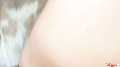 Je fais squirter Lea PAM lui met un doigt dans le cul et jouis dans sa bouche ( elle avale )