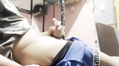 quick jakol while watching showtime