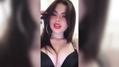 #brunette #redlips #bigboobs #latina #seductive #sparkly