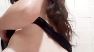 أنا شهرزاد أحتاج إلى قضيب سميك، برّدني بعمامة