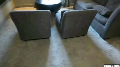 Une Belle Italienne Surprise Entrain De Voler Et Baisée En Anal Et En DP Avec Sa Propre Patronne !!!