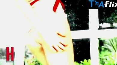 Wendy Gonzalez Breasts Scene in H Para Hombres