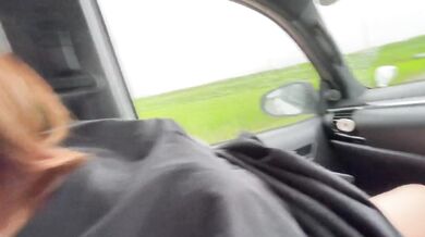 女子大生が彼シャツワンピースでノーパン買い物デート♡ホテルまで我慢できずにそのまま野外カーセックスで大量中出し♡RYO＆YUU♡素人カップル/パイパン/美少女/10代/野外露出/スタイル抜群/スマホ