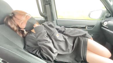 女子大生が彼シャツワンピースでノーパン買い物デート♡ホテルまで我慢できずにそのまま野外カーセックスで大量中出し♡RYO＆YUU♡素人カップル/パイパン/美少女/10代/野外露出/スタイル抜群/スマホ