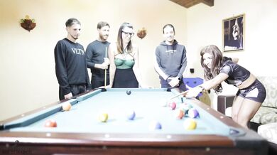 3 contro 2 - TEENAGER VS MILF - Gang Bang - dialoghi italiani