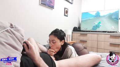 June Liu 刘玥 / SpicyGum - Chinese Teen Giving Blow Job to SexFriend While Playing Mario Kart (JL_071)
