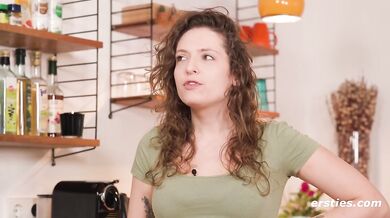 Ersties - Squirting und Doppelpenetration über dem Spiegel