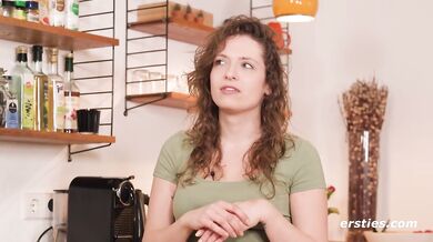 Ersties - Squirting und Doppelpenetration über dem Spiegel