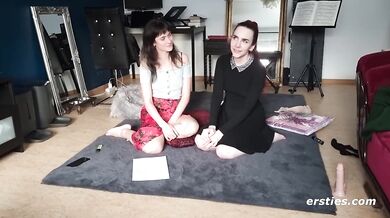 Ersties - Berliner Studentinnen bringen sich gegenseitig zum Höhepunkt