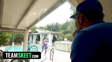 Stepdaughter Ellie Nova Bounces Her Huge Tits While Doing The Splits on His Dick