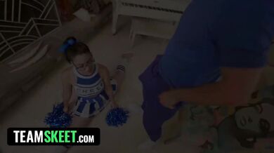 Stepdaughter Ellie Nova Bounces Her Huge Tits While Doing The Splits on His Dick