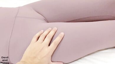 中出瑜伽女教练！把白酱骑出来！Creampie Yoga Girl ！