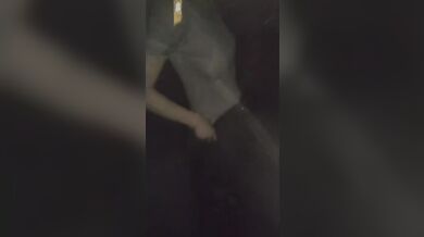 夜の街をケツ丸出しでお散歩、道路脇の茂みで露出調教