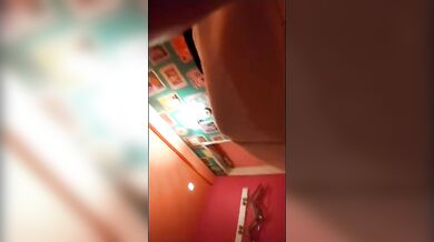 見ず知らずの他人棒にハメ撮りされながら母乳まき散らしてイキ狂うチンポ狂い人妻