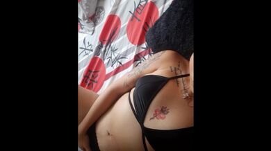 I show my tits and masturbate at my boyfriend's house