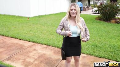 BANGBROS - Derek Savage Sticks His Big Cock In Brooke Ivory's Mouth And Pussy Until He Finishes All In Her Mouth - Betsy Blue