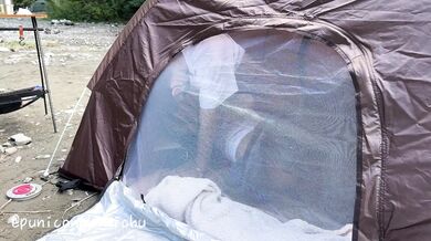 【キャンプ】野外露出キャンプでバレないように声を我慢しながらテント内でフェラチオセックスしちゃう素人女子大生 巨乳 日本人 ぷにこ 素人 テント 個撮 ハメ撮り 個人撮影 キャンプ 野外露出