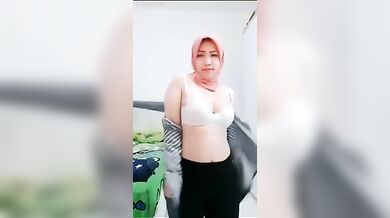 Tante Mamah Muda Hijaber