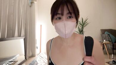 【全裸ヨガシリーズ2】本編無修正！今日のレッスンはゆかろん先生はおまんこにバイブを仕込んでヨガってみたよ♡途中で思わずポーズ取りながら潮吹きしちゃった…