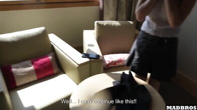 Une Innocente Babysitter française Bien Baisée Pour Avoir Foutu Le Désordre Et Elle ADORE Ça !!!