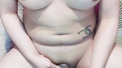 貞操観念を装着する過程でカテーテルを挿入したビッチがあまりの気持ち良さに絶頂を迎えた