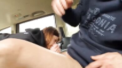 誰もいない某ダムの駐車場で野外フェラ。口内発射されて自分もいっちゃうド変態彼女。