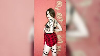 Bitch shows her ass????