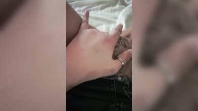 I love wearing skirts, after an afternoon of walking I touch my pussy a little