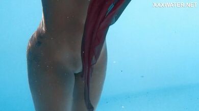 Hottest Latina babe swims naked and seduces producer