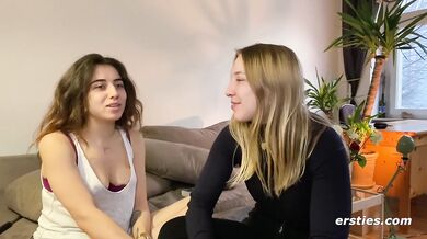 Ersties - Heißes, intimes Lesben-Date mit Muschilecken