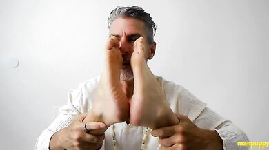 Yoga DILF Worships His Foot