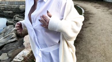 『素人個人撮影』巨乳熟女にピタッと白シャツで/ノーブラ散歩＆露出オナニー潮吹き//流出/晒し/視姦♡ japanese/hentai/asian/milf/mom/big tits/日本人/塾女/人妻