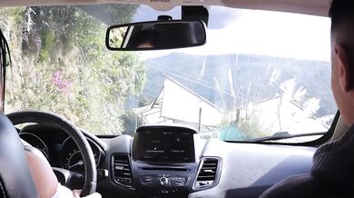 Me encontré con un desconocido en la carretera y terminamos teniendo sexo en mi carro/ I met a stran