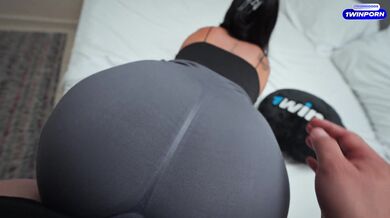 A la puta de mi hijastra le gusta ir al GYM con el coño lleno de leche