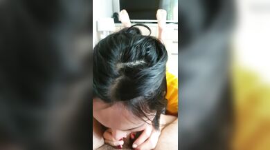 June Liu 刘玥 / SpicyGum - Morning Blowjob by Cute Asian Student (JL_010)