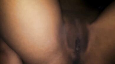 quitando la tanguita azul y abriendo su rico culito (Keith Rivera)