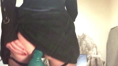 ????Bouncing on my dildo whilst stood ???? Jessica blossoms