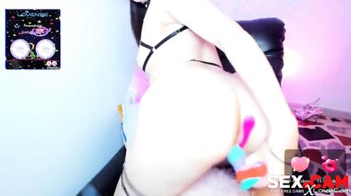 Sexy Latina Slut Fucking Her Horny Cunt